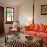 Domaine Prive Pour 28 Personnes Avec Piscine Chauffee Holiday home Eygurande-et-Gardedeuil