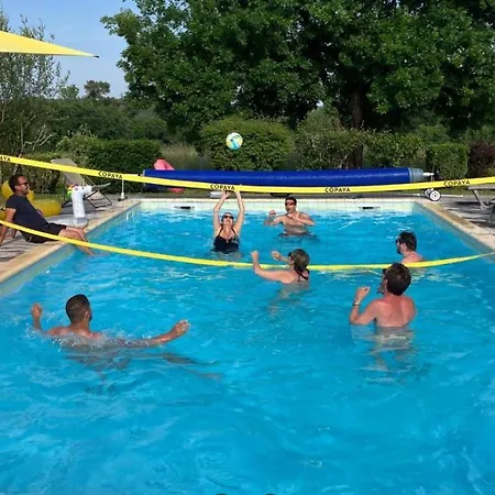 Domaine Prive Pour 28 Personnes Avec Piscine Chauffee