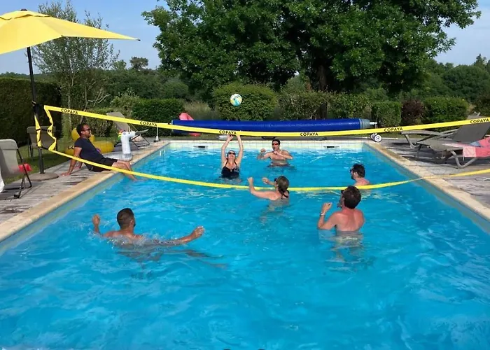 Domaine Prive Pour 28 Personnes Avec Piscine Chauffee